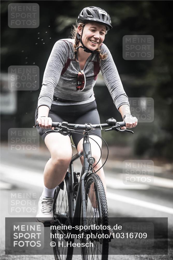 13.09.2026 - Stadtparktriathlon H.Heesch http://msf.ph/oto/10316709 13.09.2026 11:52:17 Radfahren 718, 780 meine-sportfotos.de