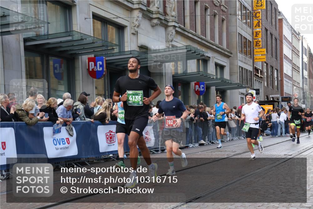 13.09.2026 - 21. swb-Marathon Bremen Strokosch-Dieckow http://msf.ph/oto/10316715 13.09.2026 13:16:32 Ziel 385, 472, 675, 696, 734, 827, 985, 1970, 2319, 2473, 2474, 2809, 3706, 3716, 3961, 4135, 4137, 4485, 5255, 5772, 6049, 6531, 6535, 6704, 6819, 7297, 7387, 7875, 481, 740, 755, 792, 816, 1076, 1162, 1605, 2604, 5255, 5554, 5963, 6367, 6721, 7053, 7603, 7801, 8171, 8288, 8398, 9031, 9115, 13008 meine-sportfotos.de