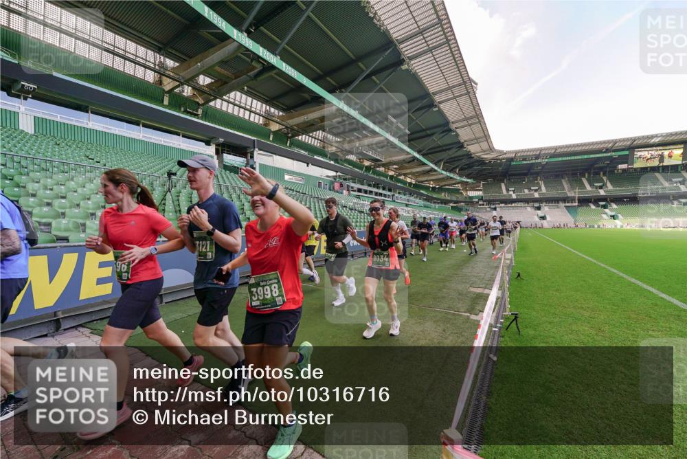 13.09.2026 - 21. swb-Marathon Bremen Michael Burmester http://msf.ph/oto/10316716 13.09.2026 13:13:48 Laufen im Stadion 118, 183, 270, 278, 349, 460, 514, 576, 600, 631, 695, 702, 768, 933, 950, 956, 1005, 1008, 1143, 1286, 1334, 1392, 1408, 1426, 1573, 1596, 1641, 1818, 1819, 1991, 2005, 2024, 2035, 2079, 2233, 2264, 2314, 2387, 2412, 2439, 2457, 2461, 2478, 2505, 2521, 2540, 2564, 2612, 2665, 2684, 2693, 2765, 2773, 2792, 2815, 2816, 2829, 2838, 2860, 2884, 2887, 2895, 2921, 2963, 2966, 2972, 2975, 2978, 3016, 3111, 3155, 3209, 3253, 3277, 3293, 3304, 3313, 3378, 3405, 3428, 3434, 3653, 3661 meine-sportfotos.de