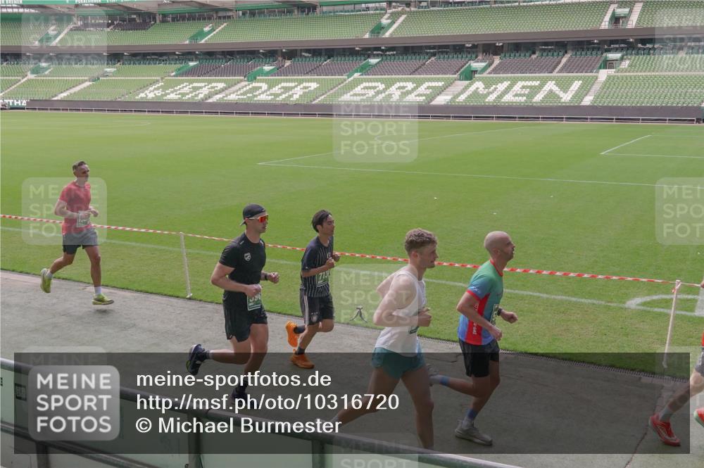 13.09.2026 - 21. swb-Marathon Bremen Michael Burmester http://msf.ph/oto/10316720 13.09.2026 12:51:49 Laufen im Stadion 107, 235, 335, 683, 734, 771, 792, 863, 1033, 1043, 1125, 1146, 1162, 1232, 1455, 1492, 1510, 1613, 1646, 1955, 1970, 1998, 2008, 2203, 2295, 2442, 2444, 2447, 2480, 2498, 2759, 2767, 2847, 3085, 3149, 3336, 3440, 3448, 3484, 3566, 3703, 3808, 3830, 3899, 3959, 3988, 4023, 4165, 4283, 4368, 4429, 4473, 4475, 4559, 4571, 4573, 4582, 4727, 4781, 4782, 4888, 4895, 5066, 5079, 5152, 5155, 5168, 5314, 5379, 5521, 5532, 5620, 5627, 5696, 6274, 6471, 6668, 6901, 8033, 8798 meine-sportfotos.de