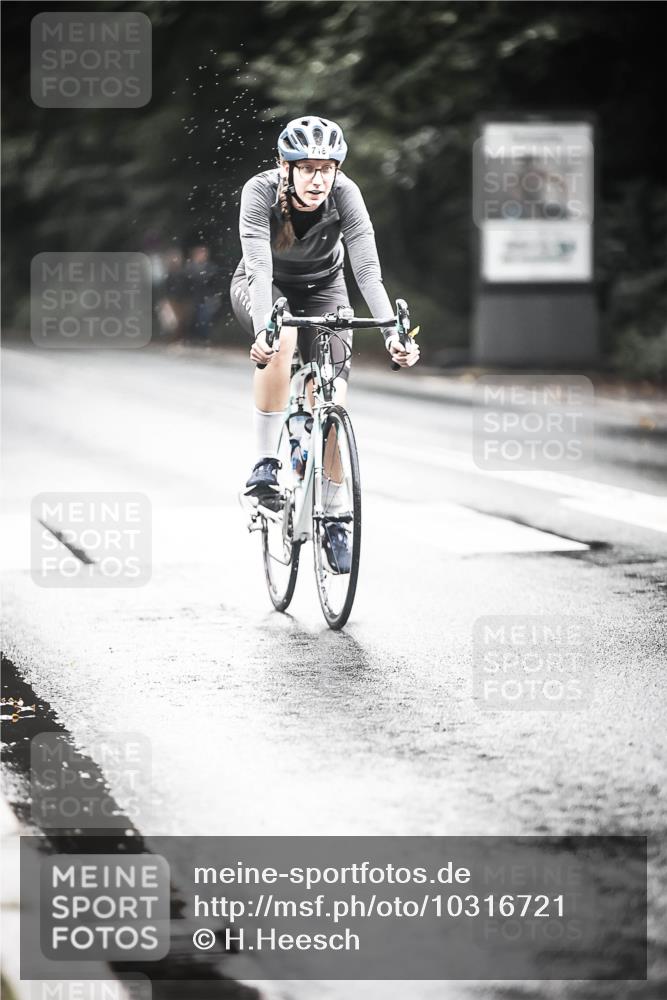 13.09.2026 - Stadtparktriathlon H.Heesch http://msf.ph/oto/10316721 13.09.2026 11:52:20 Radfahren 716, 718, 780 meine-sportfotos.de