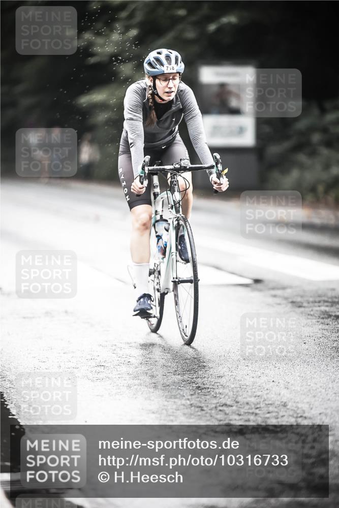 13.09.2026 - Stadtparktriathlon H.Heesch http://msf.ph/oto/10316733 13.09.2026 11:52:21 Radfahren 716, 718, 780 meine-sportfotos.de