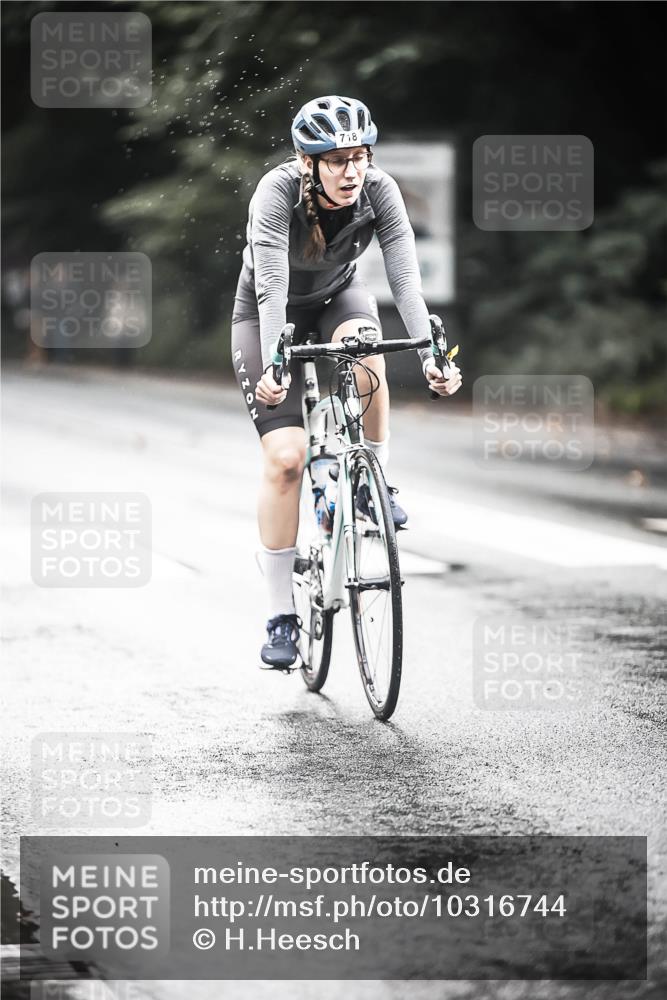 13.09.2026 - Stadtparktriathlon H.Heesch http://msf.ph/oto/10316744 13.09.2026 11:52:21 Radfahren 716, 718, 780 meine-sportfotos.de