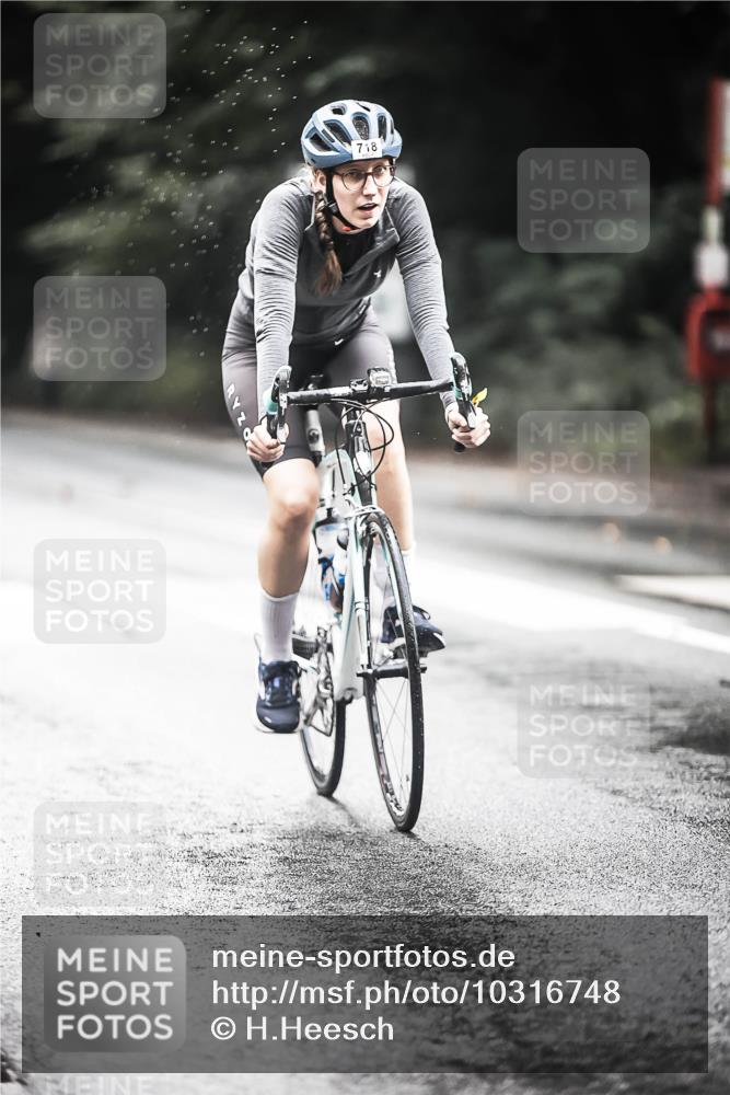 13.09.2026 - Stadtparktriathlon H.Heesch http://msf.ph/oto/10316748 13.09.2026 11:52:21 Radfahren 716, 718, 780 meine-sportfotos.de