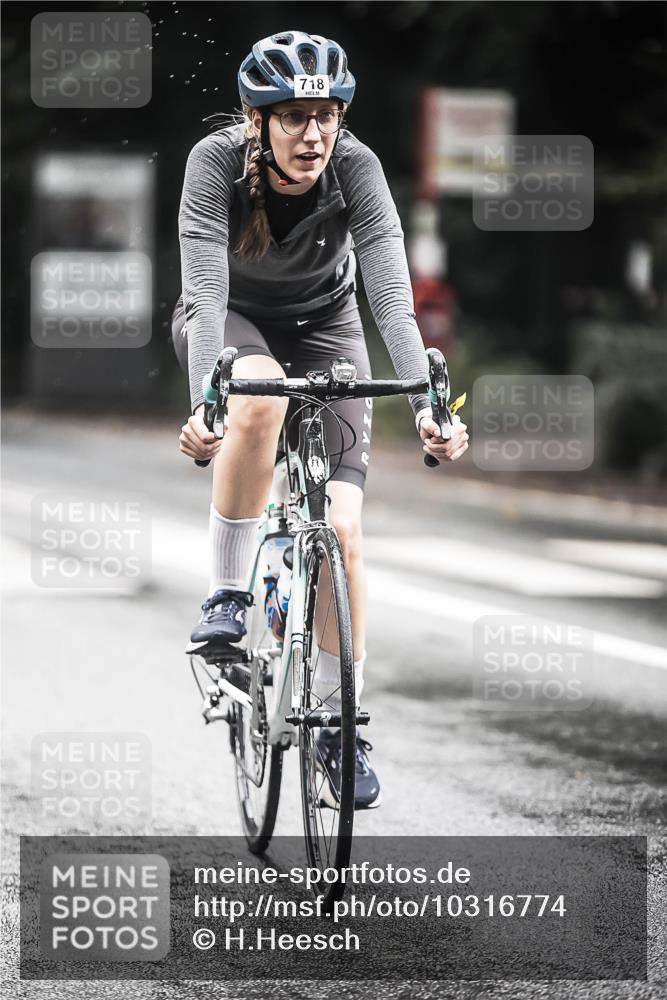 13.09.2026 - Stadtparktriathlon H.Heesch http://msf.ph/oto/10316774 13.09.2026 11:52:21 Radfahren 716, 718, 780 meine-sportfotos.de