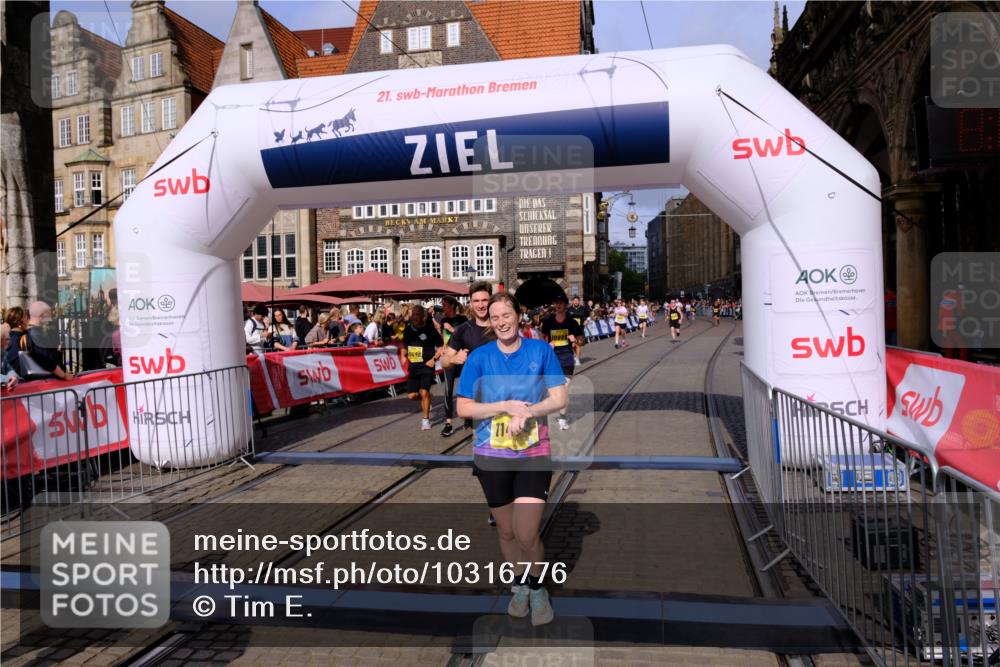 13.09.2026 - 21. swb-Marathon Bremen Tim E. http://msf.ph/oto/10316776 13.09.2026 10:56:59 Ziel 10240, 10356, 10372, 10486, 10540, 10721, 10771, 10824, 10888, 10936, 11064, 11069, 11349, 11407, 11474, 11601, 11872, 11911, 11996, 12284, 12434, 12543 meine-sportfotos.de