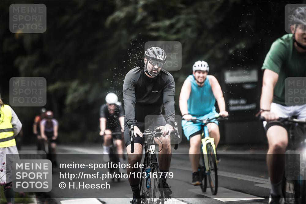 13.09.2026 - Stadtparktriathlon H.Heesch http://msf.ph/oto/10316779 13.09.2026 13:00:17 Radfahren 1080, 1243, 1267, 1288, 1290, 1307, 1310, 1330, 1350, 1358 meine-sportfotos.de