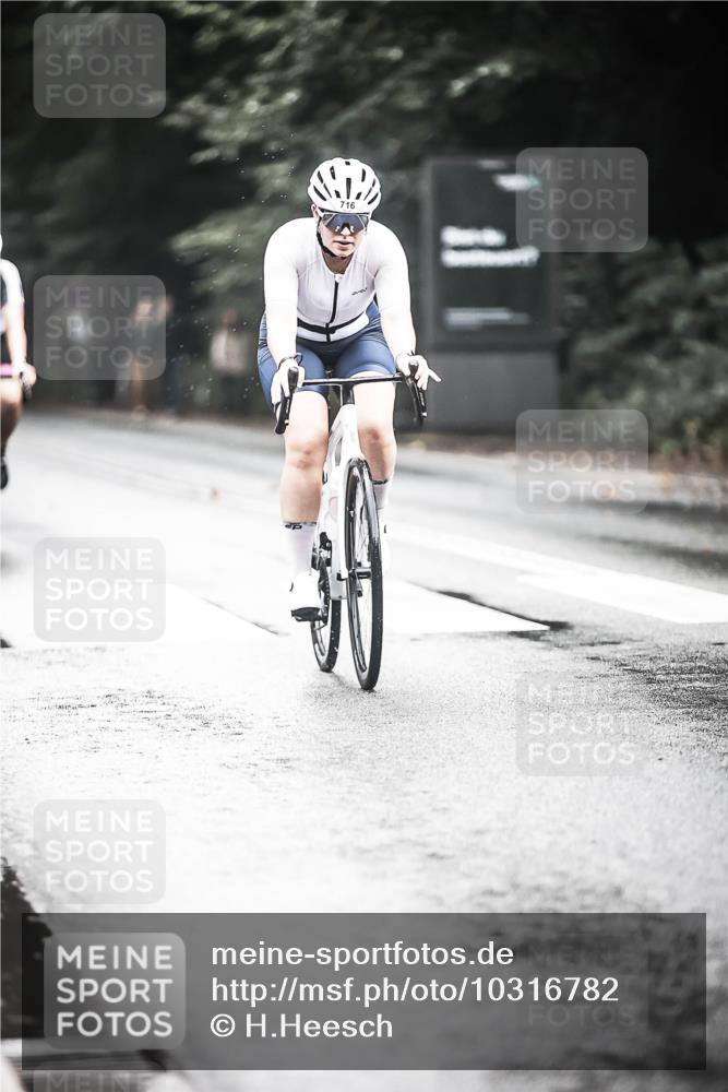 13.09.2026 - Stadtparktriathlon H.Heesch http://msf.ph/oto/10316782 13.09.2026 11:52:26 Radfahren 716, 718, 806, 928 meine-sportfotos.de