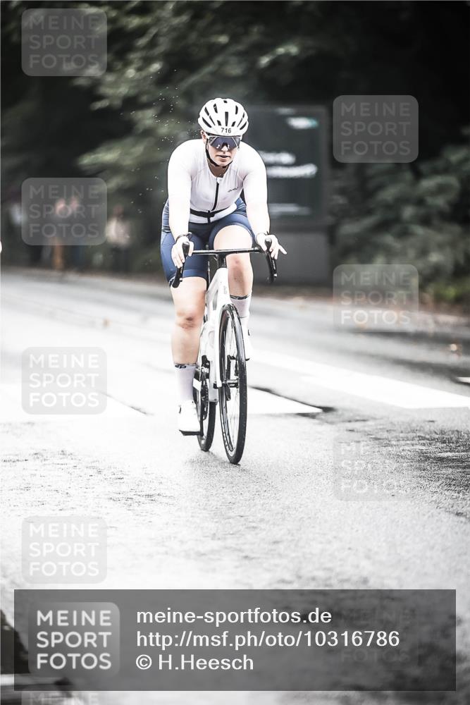 13.09.2026 - Stadtparktriathlon H.Heesch http://msf.ph/oto/10316786 13.09.2026 11:52:26 Radfahren 716, 718, 806, 928 meine-sportfotos.de
