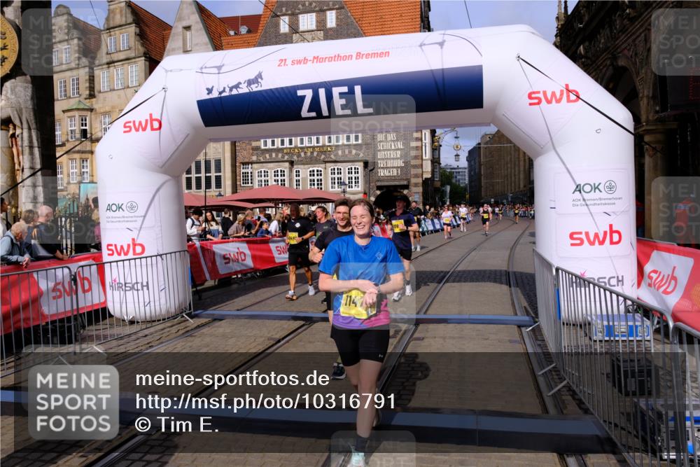 13.09.2026 - 21. swb-Marathon Bremen Tim E. http://msf.ph/oto/10316791 13.09.2026 10:56:59 Ziel 10240, 10356, 10372, 10486, 10540, 10721, 10771, 10824, 10888, 10936, 11064, 11069, 11349, 11407, 11474, 11601, 11872, 11911, 11996, 12284, 12434, 12543 meine-sportfotos.de