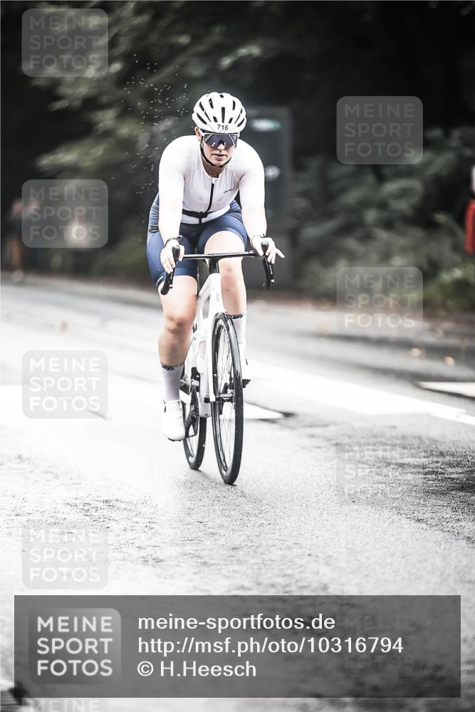 13.09.2026 - Stadtparktriathlon H.Heesch http://msf.ph/oto/10316794 13.09.2026 11:52:26 Radfahren 716, 718, 806, 928 meine-sportfotos.de