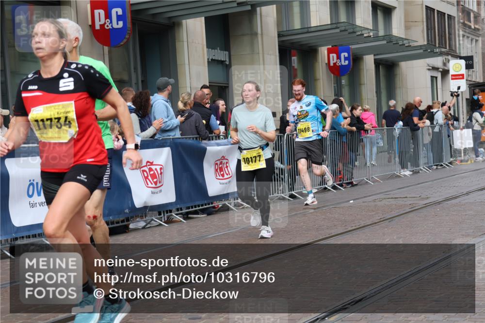 13.09.2026 - 21. swb-Marathon Bremen Strokosch-Dieckow http://msf.ph/oto/10316796 13.09.2026 10:57:24 Ziel 10078, 10177, 10460, 10565, 10707, 10728, 11106, 11153, 11245, 11480, 11532, 11568, 11824, 11856, 11965, 11966, 12222, 12228, 12231, 12264, 12372, 12427, 12555, 10166, 10226, 10300, 10394, 10517, 10518, 10578, 10687, 10700, 10772, 10969, 11236, 11292, 11365, 11484, 11498, 11609, 11667, 11734, 12037, 12111, 12263, 12372, 12382, 12383, 12400, 12411 meine-sportfotos.de