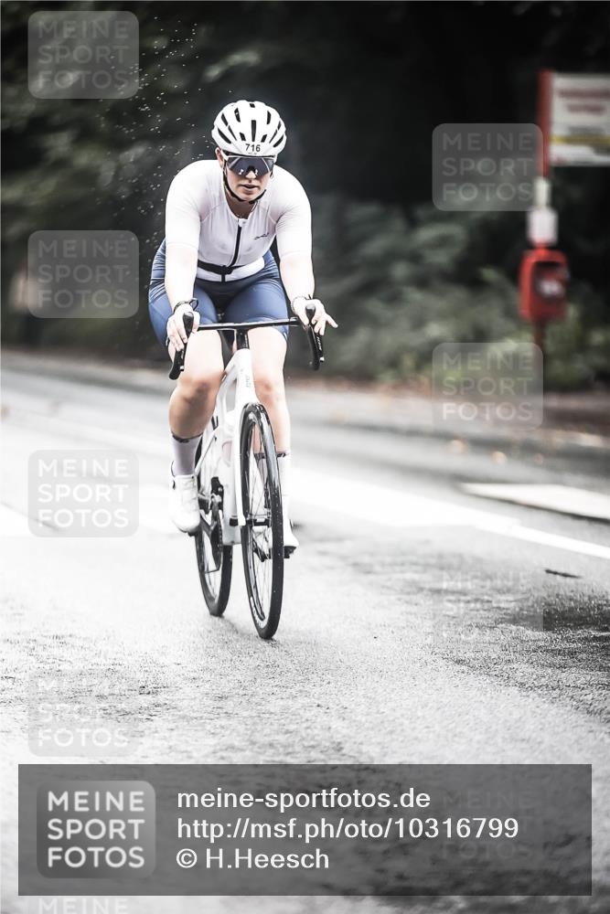 13.09.2026 - Stadtparktriathlon H.Heesch http://msf.ph/oto/10316799 13.09.2026 11:52:26 Radfahren 716, 718, 806, 928 meine-sportfotos.de