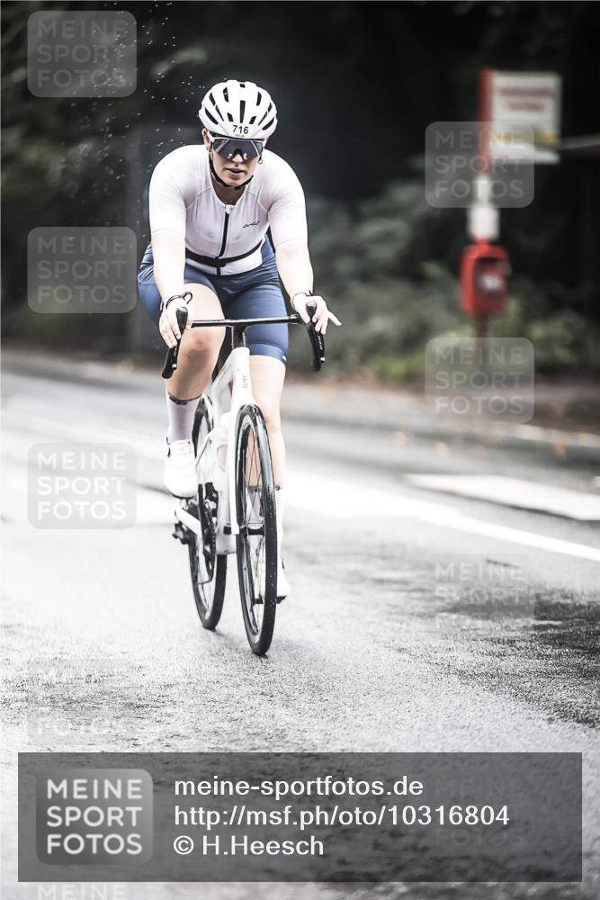 13.09.2026 - Stadtparktriathlon H.Heesch http://msf.ph/oto/10316804 13.09.2026 11:52:26 Radfahren 716, 718, 806, 928 meine-sportfotos.de