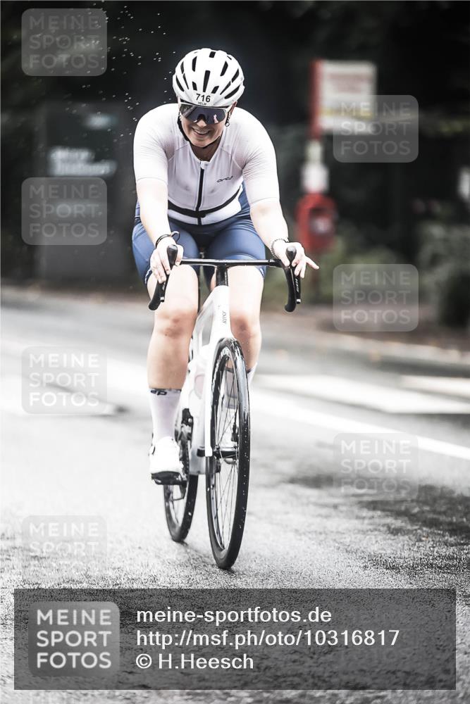 13.09.2026 - Stadtparktriathlon H.Heesch http://msf.ph/oto/10316817 13.09.2026 11:52:26 Radfahren 716, 718, 806, 928 meine-sportfotos.de