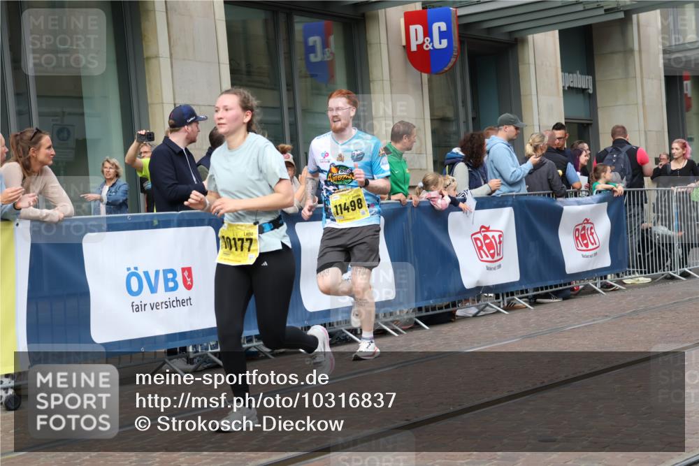 13.09.2026 - 21. swb-Marathon Bremen Strokosch-Dieckow http://msf.ph/oto/10316837 13.09.2026 10:57:26 Ziel 10078, 10177, 10460, 10565, 10707, 10728, 11106, 11153, 11245, 11480, 11532, 11568, 11824, 11856, 11965, 11966, 12222, 12228, 12231, 12264, 12427, 12551, 12555, 10166, 10177, 10226, 10300, 10394, 10517, 10518, 10578, 10687, 10700, 10772, 10969, 11236, 11292, 11365, 11480, 11484, 11498, 11609, 11667, 11734, 12037, 12111, 12263, 12372, 12382, 12383, 12400, 12411 meine-sportfotos.de
