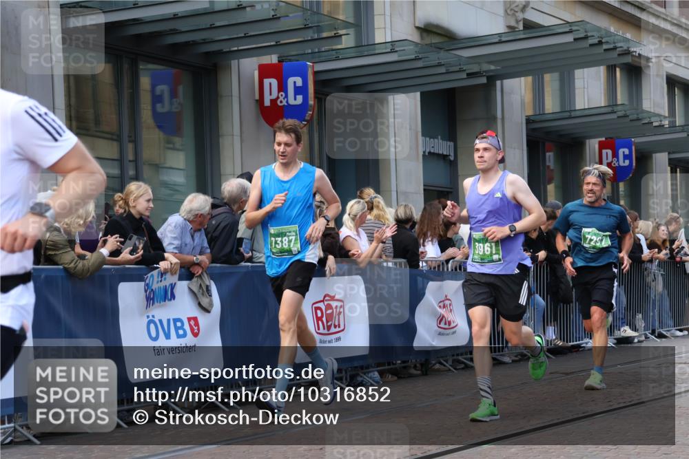 13.09.2026 - 21. swb-Marathon Bremen Strokosch-Dieckow http://msf.ph/oto/10316852 13.09.2026 13:16:35 Ziel 385, 472, 675, 696, 734, 827, 985, 1970, 2319, 2473, 2474, 2809, 3246, 3706, 3716, 3961, 4135, 4137, 4156, 4485, 5772, 6049, 6531, 6535, 6704, 6819, 6953, 7297, 7387, 7875, 8858, 740, 755, 792, 816, 985, 1076, 1162, 1605, 2604, 5255, 5554, 5963, 6367, 6721, 7053, 7603, 7801, 8171, 8288, 9031, 9115 meine-sportfotos.de