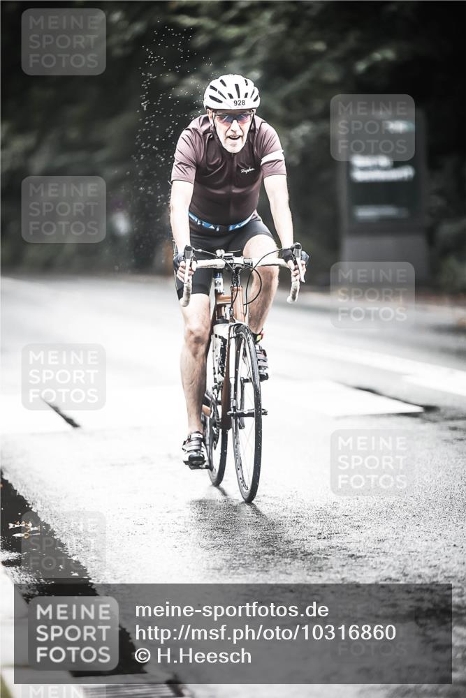 13.09.2026 - Stadtparktriathlon H.Heesch http://msf.ph/oto/10316860 13.09.2026 11:52:29 Radfahren 716, 806, 841, 928 meine-sportfotos.de
