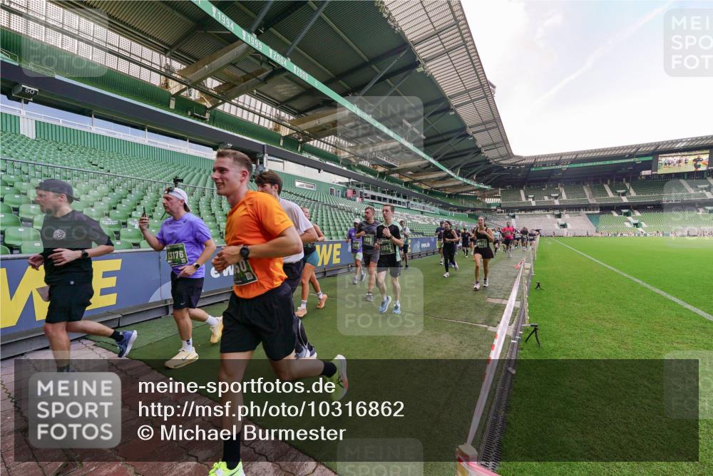 13.09.2026 - 21. swb-Marathon Bremen Michael Burmester http://msf.ph/oto/10316862 13.09.2026 13:14:03 Laufen im Stadion 183, 270, 278, 349, 460, 576, 600, 631, 695, 702, 768, 933, 950, 956, 1005, 1008, 1143, 1392, 1408, 1426, 1573, 1596, 1641, 1818, 1819, 1991, 2005, 2024, 2035, 2079, 2233, 2264, 2314, 2387, 2412, 2439, 2457, 2461, 2478, 2494, 2521, 2540, 2564, 2612, 2665, 2684, 2693, 2765, 2773, 2792, 2816, 2829, 2838, 2860, 2865, 2884, 2887, 2921, 2972, 2975, 2978, 3016, 3111, 3209, 3253, 3277, 3293, 3304, 3313, 3378, 3405, 3428, 3434, 3653, 3661, 3680, 4034, 4080 meine-sportfotos.de