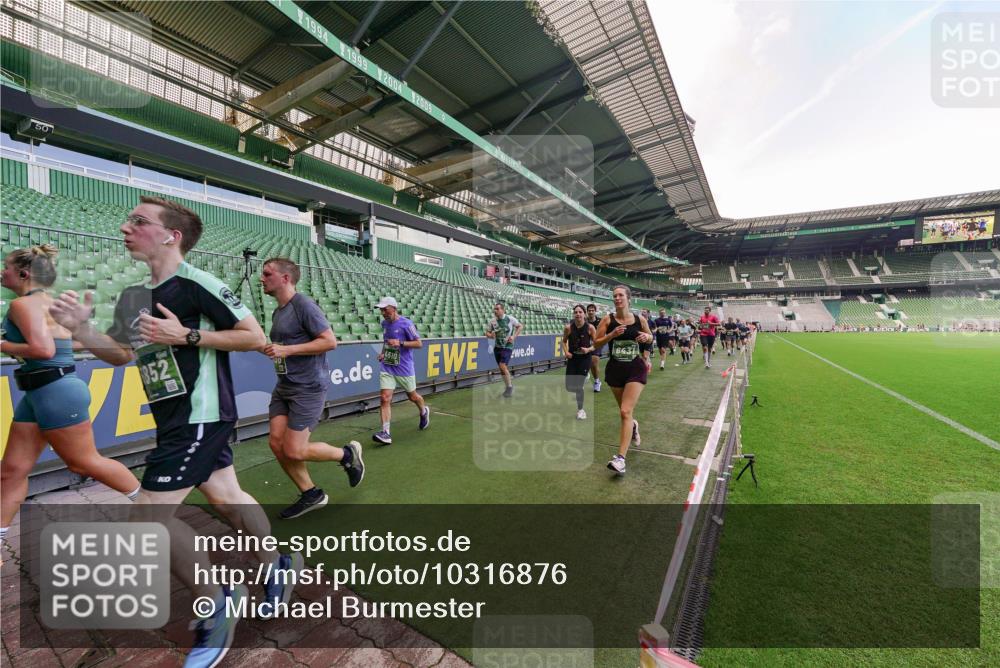 13.09.2026 - 21. swb-Marathon Bremen Michael Burmester http://msf.ph/oto/10316876 13.09.2026 13:14:04 Laufen im Stadion 183, 270, 278, 349, 460, 576, 600, 631, 695, 702, 768, 933, 950, 956, 1005, 1008, 1143, 1392, 1408, 1426, 1573, 1596, 1641, 1818, 1819, 1991, 2005, 2024, 2035, 2079, 2233, 2264, 2314, 2387, 2412, 2439, 2457, 2461, 2478, 2494, 2521, 2540, 2564, 2612, 2665, 2684, 2693, 2765, 2773, 2792, 2816, 2829, 2838, 2860, 2865, 2884, 2887, 2921, 2972, 2975, 2978, 3016, 3111, 3209, 3253, 3277, 3293, 3304, 3313, 3378, 3405, 3428, 3434, 3653, 3661, 3680, 4034, 4080 meine-sportfotos.de