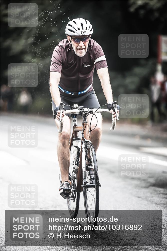 13.09.2026 - Stadtparktriathlon H.Heesch http://msf.ph/oto/10316892 13.09.2026 11:52:30 Radfahren 716, 806, 815, 841, 928 meine-sportfotos.de