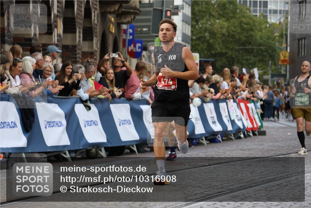 13.09.2026 - 21. swb-Marathon Bremen Strokosch-Dieckow http://msf.ph/oto/10316908 13.09.2026 13:06:42 Ziel 474, 1901, 1921, 7590, 8621, 8670, 9934, 13148, 521, 749, 1009, 3127, 4574, 6784, 8580, 8888 meine-sportfotos.de