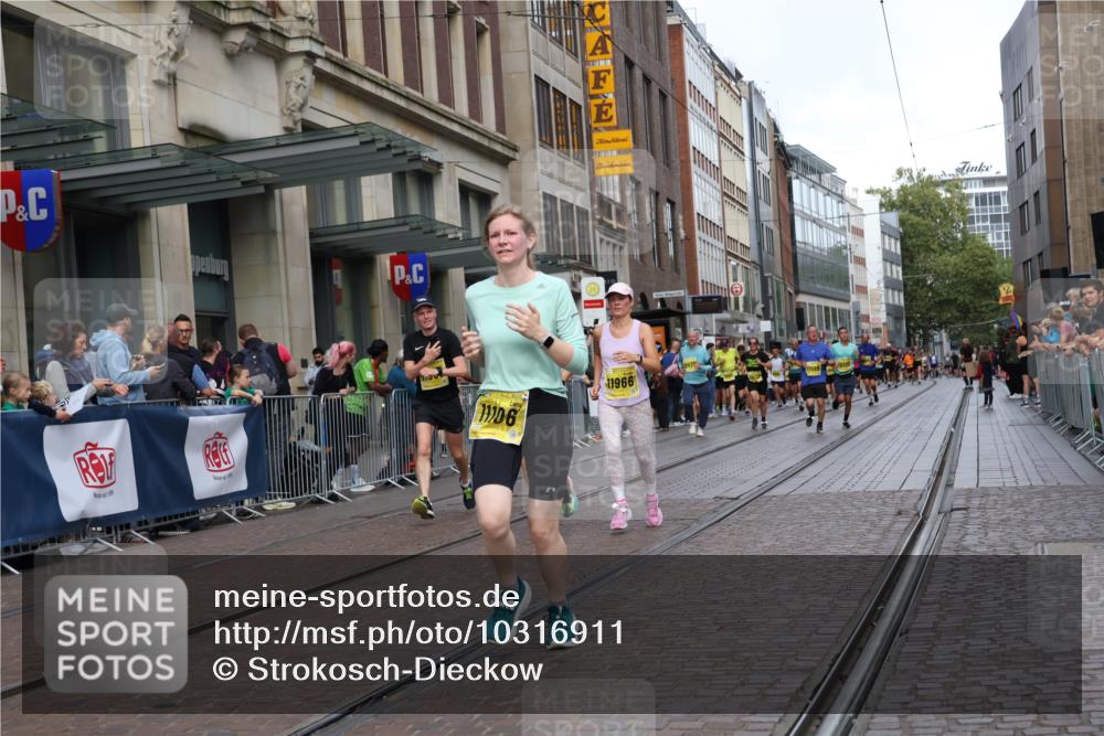 13.09.2026 - 21. swb-Marathon Bremen Strokosch-Dieckow http://msf.ph/oto/10316911 13.09.2026 10:57:29 Ziel 10078, 10460, 10559, 10565, 10707, 10728, 11136, 11153, 11245, 11332, 11532, 11568, 11824, 11856, 11863, 12222, 12228, 12231, 12264, 12427, 12551, 12555, 10166, 10177, 10226, 10300, 10394, 10517, 10518, 10578, 10687, 10700, 10969, 11106, 11236, 11292, 11365, 11480, 11484, 11498, 11609, 11667, 11734, 11965, 11966, 12037, 12111, 12263, 12372, 12382, 12383, 12400, 12411 meine-sportfotos.de