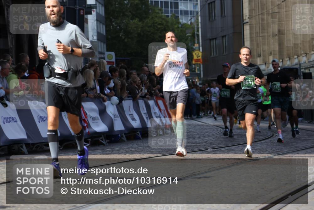 13.09.2026 - 21. swb-Marathon Bremen Strokosch-Dieckow http://msf.ph/oto/10316914 13.09.2026 13:24:35 Ziel 102, 776, 909, 1199, 1250, 2295, 2491, 2967, 3372, 4000, 4559, 5012, 5208, 5257, 5481, 5928, 5929, 6105, 7059, 7069, 7081, 7156, 8082, 8179, 8415, 9087, 9573, 9916, 13219, 282, 1516, 2280, 3015, 4198, 4262, 4277, 5328, 5664, 6626, 6807, 8636, 9541, 10097, 10103 meine-sportfotos.de