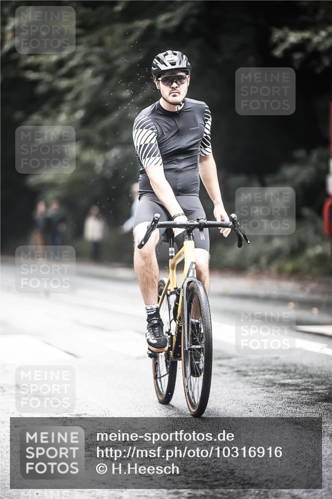 13.09.2026 - Stadtparktriathlon H.Heesch http://msf.ph/oto/10316916 13.09.2026 11:52:34 Radfahren 806, 815, 841, 928 meine-sportfotos.de