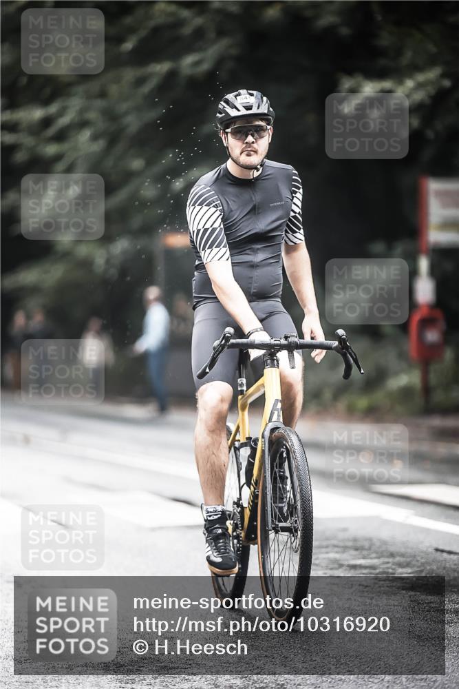 13.09.2026 - Stadtparktriathlon H.Heesch http://msf.ph/oto/10316920 13.09.2026 11:52:34 Radfahren 806, 815, 841, 928 meine-sportfotos.de