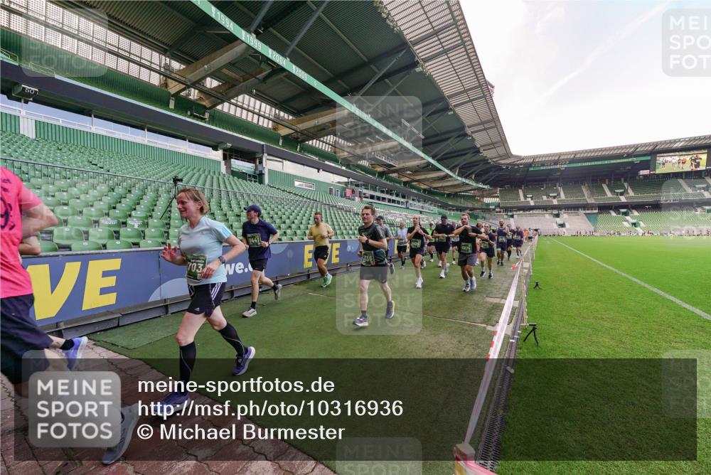 13.09.2026 - 21. swb-Marathon Bremen Michael Burmester http://msf.ph/oto/10316936 13.09.2026 13:14:09 Laufen im Stadion 183, 270, 278, 300, 349, 414, 460, 576, 600, 631, 695, 702, 768, 933, 950, 956, 1005, 1008, 1143, 1392, 1408, 1426, 1573, 1596, 1641, 1818, 1819, 1991, 2024, 2035, 2079, 2233, 2264, 2314, 2387, 2412, 2439, 2457, 2461, 2478, 2494, 2521, 2540, 2564, 2612, 2665, 2684, 2690, 2691, 2693, 2737, 2773, 2792, 2816, 2829, 2838, 2860, 2861, 2865, 2884, 2887, 2921, 2972, 2978, 3016, 3111, 3209, 3253, 3277, 3293, 3304, 3313, 3378, 3405, 3428, 3653, 3661, 3680, 4034, 4080, 4306 meine-sportfotos.de