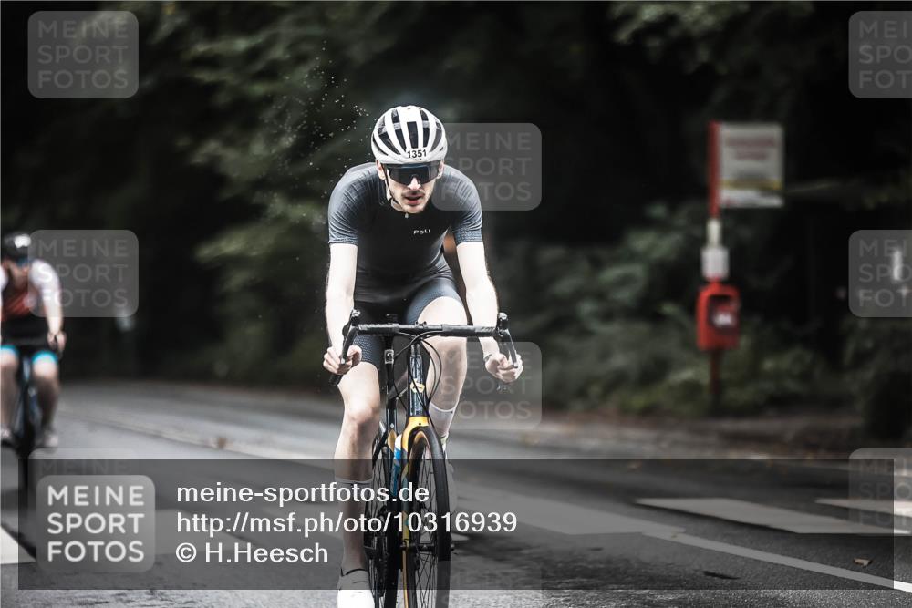 13.09.2026 - Stadtparktriathlon H.Heesch http://msf.ph/oto/10316939 13.09.2026 13:00:38 Radfahren 1143, 1282, 1351, 1370 meine-sportfotos.de