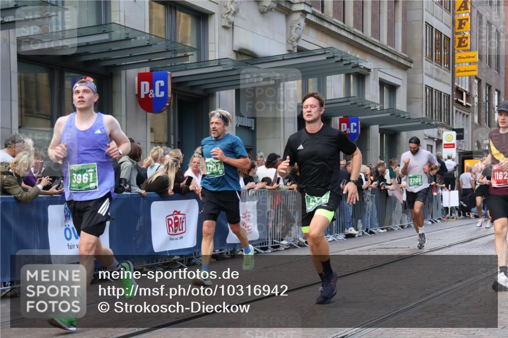 13.09.2026 - 21. swb-Marathon Bremen Strokosch-Dieckow http://msf.ph/oto/10316942 13.09.2026 13:16:36 Ziel 385, 472, 675, 696, 734, 827, 1970, 2319, 2473, 2474, 2809, 3246, 3706, 3716, 3961, 4135, 4137, 4156, 4485, 5772, 6049, 6531, 6535, 6704, 6819, 6953, 7284, 7297, 7387, 7875, 8858, 755, 792, 816, 985, 1076, 1162, 2474, 2604, 5255, 5554, 5963, 6367, 7053, 7603, 7801, 7875, 8171, 8288, 9031, 9115 meine-sportfotos.de