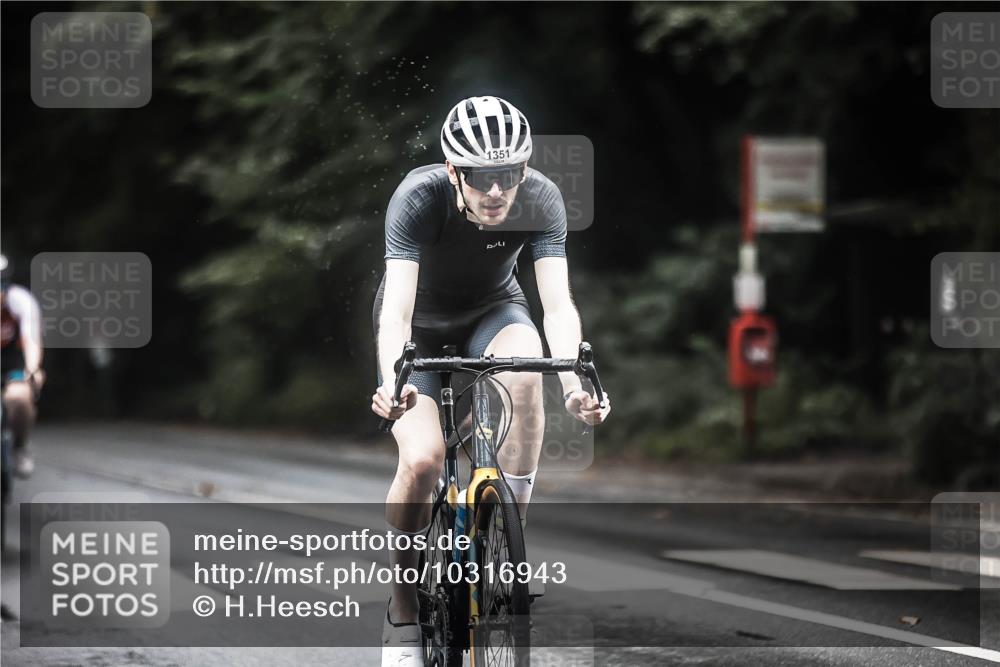 13.09.2026 - Stadtparktriathlon H.Heesch http://msf.ph/oto/10316943 13.09.2026 13:00:38 Radfahren 1143, 1282, 1351, 1370 meine-sportfotos.de