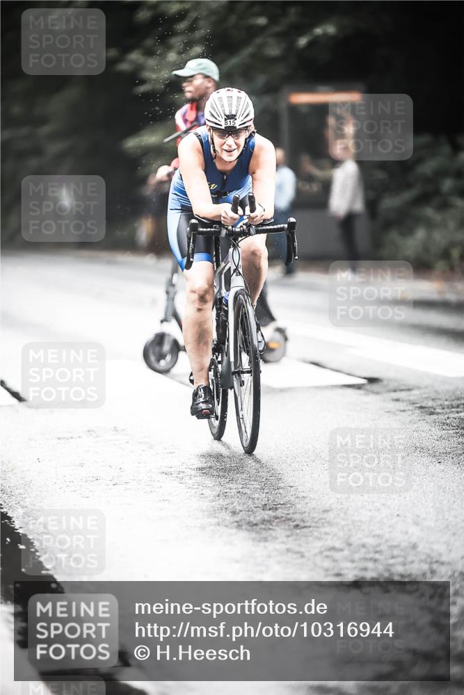 13.09.2026 - Stadtparktriathlon H.Heesch http://msf.ph/oto/10316944 13.09.2026 11:52:36 Radfahren 815, 841 meine-sportfotos.de