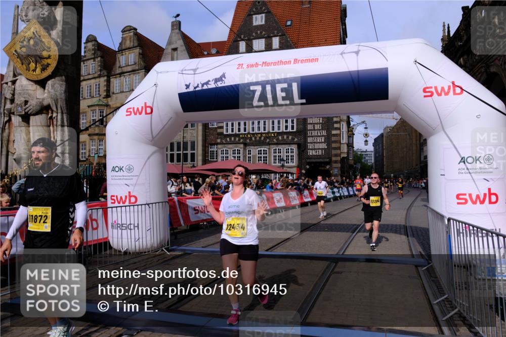 13.09.2026 - 21. swb-Marathon Bremen Tim E. http://msf.ph/oto/10316945 13.09.2026 10:57:05 Ziel 10372, 10486, 10540, 10610, 10721, 10771, 10824, 10888, 10936, 11000, 11064, 11079, 11474, 11601, 11872, 12284, 12434 meine-sportfotos.de