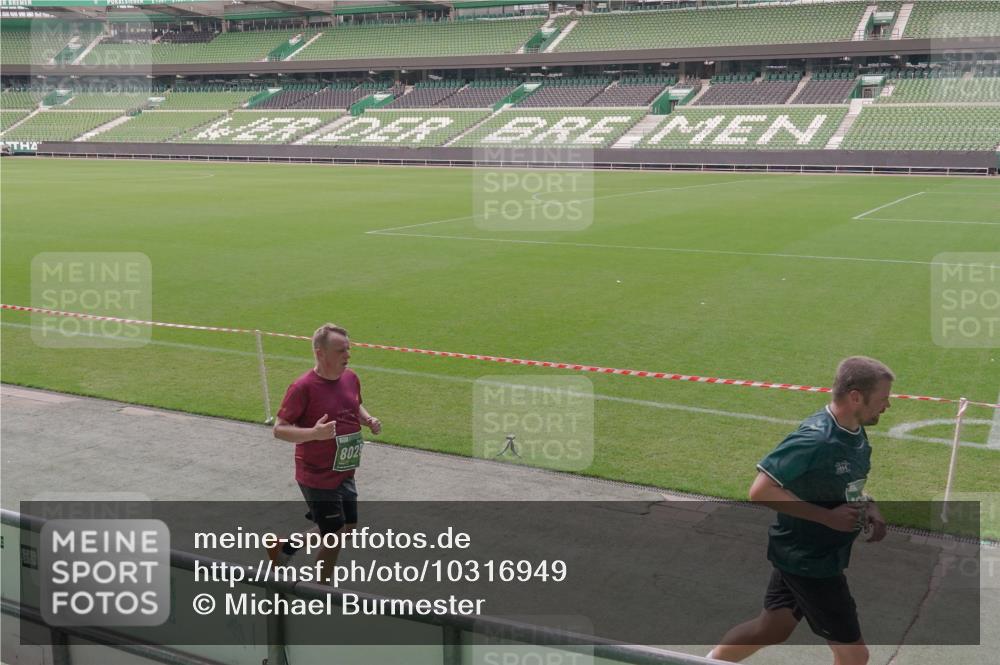 13.09.2026 - 21. swb-Marathon Bremen Michael Burmester http://msf.ph/oto/10316949 13.09.2026 12:52:02 Laufen im Stadion 107, 235, 335, 683, 734, 771, 792, 863, 1033, 1043, 1125, 1146, 1162, 1232, 1252, 1297, 1455, 1492, 1510, 1542, 1613, 1646, 1955, 1970, 2007, 2008, 2043, 2203, 2295, 2442, 2444, 2447, 2480, 2498, 2759, 2767, 2847, 3085, 3149, 3336, 3440, 3448, 3484, 3566, 3703, 3808, 3830, 3899, 3959, 3988, 4023, 4165, 4283, 4368, 4429, 4473, 4475, 4559, 4571, 4573, 4582, 4605, 4727, 4781, 4782, 4895, 5066, 5079, 5152, 5155, 5168, 5379, 5521, 5532, 5627, 5696, 6274, 6471, 8033, 8798 meine-sportfotos.de