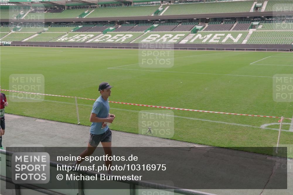 13.09.2026 - 21. swb-Marathon Bremen Michael Burmester http://msf.ph/oto/10316975 13.09.2026 12:52:06 Laufen im Stadion 107, 235, 335, 683, 734, 771, 792, 863, 1033, 1043, 1125, 1146, 1162, 1232, 1252, 1297, 1455, 1492, 1510, 1542, 1613, 1646, 1955, 1970, 2007, 2008, 2043, 2203, 2295, 2350, 2442, 2444, 2447, 2480, 2498, 2759, 2767, 2847, 3085, 3149, 3236, 3336, 3440, 3448, 3484, 3566, 3703, 3808, 3830, 3899, 3959, 3988, 4023, 4165, 4283, 4429, 4473, 4475, 4559, 4571, 4573, 4582, 4605, 4727, 4781, 4782, 4895, 5066, 5079, 5152, 5155, 5168, 5379, 5521, 5532, 5696, 6274, 8033, 8798 meine-sportfotos.de
