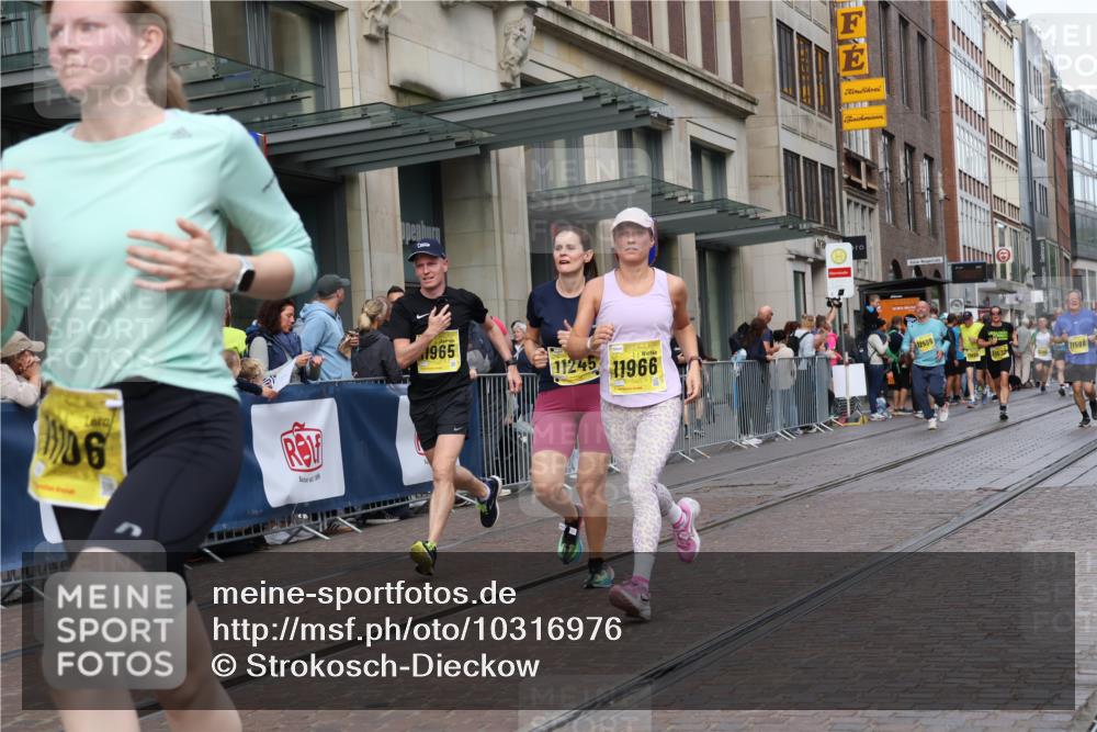 13.09.2026 - 21. swb-Marathon Bremen Strokosch-Dieckow http://msf.ph/oto/10316976 13.09.2026 10:57:30 Ziel 10078, 10460, 10559, 10565, 10707, 10728, 11136, 11153, 11245, 11332, 11532, 11568, 11824, 11856, 11863, 12222, 12228, 12231, 12264, 12427, 12551, 12555, 10166, 10177, 10226, 10300, 10394, 10517, 10518, 10578, 10687, 10700, 10969, 11106, 11236, 11292, 11365, 11480, 11484, 11498, 11609, 11667, 11734, 11965, 11966, 12037, 12111, 12263, 12372, 12382, 12383, 12400, 12411 meine-sportfotos.de
