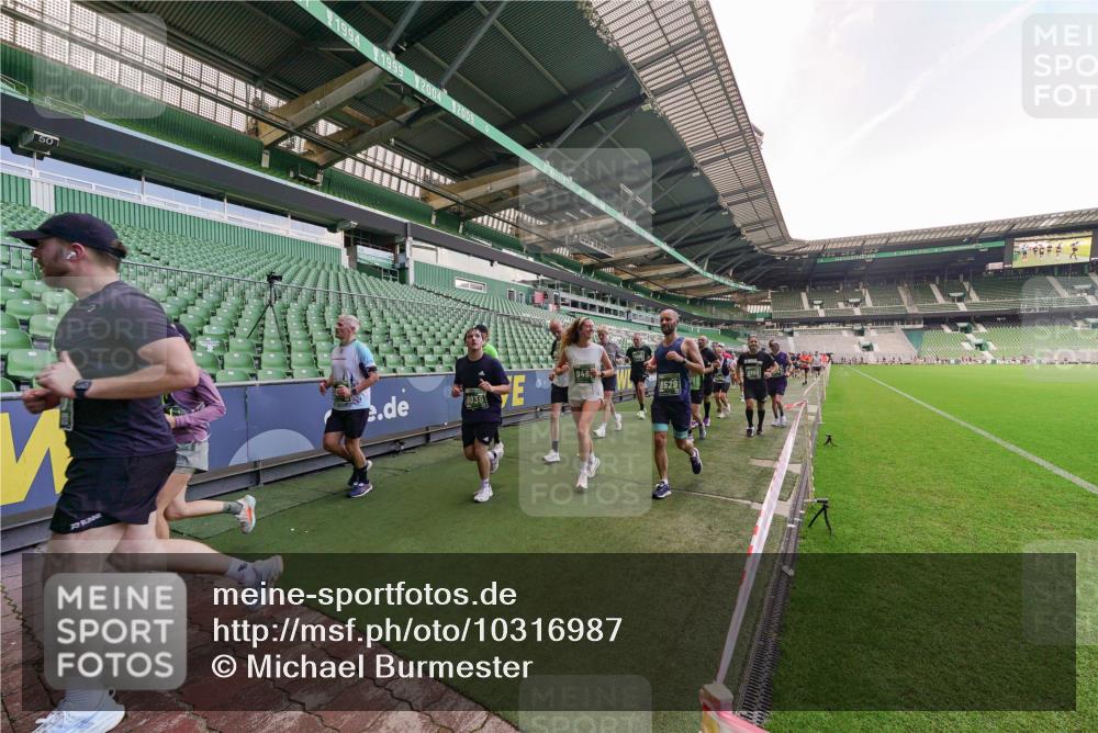 13.09.2026 - 21. swb-Marathon Bremen Michael Burmester http://msf.ph/oto/10316987 13.09.2026 13:14:12 Laufen im Stadion 183, 270, 278, 300, 349, 414, 460, 576, 600, 631, 695, 702, 768, 933, 950, 956, 1005, 1008, 1143, 1392, 1408, 1426, 1573, 1596, 1641, 1818, 1819, 1991, 2024, 2035, 2079, 2233, 2264, 2314, 2387, 2412, 2439, 2457, 2461, 2478, 2494, 2521, 2540, 2564, 2612, 2665, 2684, 2690, 2691, 2693, 2737, 2773, 2792, 2816, 2829, 2838, 2860, 2861, 2865, 2884, 2887, 2921, 2972, 2978, 3016, 3111, 3209, 3253, 3277, 3293, 3304, 3313, 3355, 3378, 3405, 3428, 3653, 3661, 3680, 4034, 4080, 4306 meine-sportfotos.de