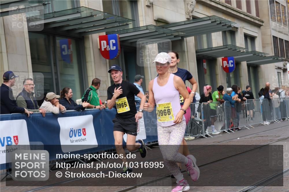 13.09.2026 - 21. swb-Marathon Bremen Strokosch-Dieckow http://msf.ph/oto/10316995 13.09.2026 10:57:31 Ziel 10078, 10460, 10559, 10565, 10707, 10728, 11136, 11153, 11245, 11332, 11532, 11568, 11824, 11856, 11863, 12222, 12228, 12231, 12264, 12427, 12551, 12555, 10166, 10177, 10226, 10300, 10394, 10517, 10518, 10578, 10687, 10700, 10969, 11106, 11292, 11365, 11480, 11498, 11609, 11667, 11734, 11965, 11966, 12037, 12111, 12263, 12372, 12382, 12383, 12400, 12411 meine-sportfotos.de
