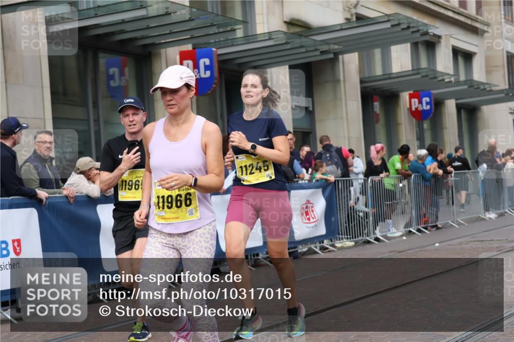 13.09.2026 - 21. swb-Marathon Bremen Strokosch-Dieckow http://msf.ph/oto/10317015 13.09.2026 10:57:31 Ziel 10078, 10460, 10559, 10565, 10707, 10728, 11136, 11153, 11245, 11332, 11532, 11568, 11824, 11856, 11863, 12222, 12228, 12231, 12264, 12427, 12551, 12555, 10166, 10177, 10226, 10300, 10394, 10517, 10518, 10578, 10687, 10700, 10969, 11106, 11292, 11365, 11480, 11498, 11609, 11667, 11734, 11965, 11966, 12037, 12111, 12263, 12372, 12382, 12383, 12400, 12411 meine-sportfotos.de