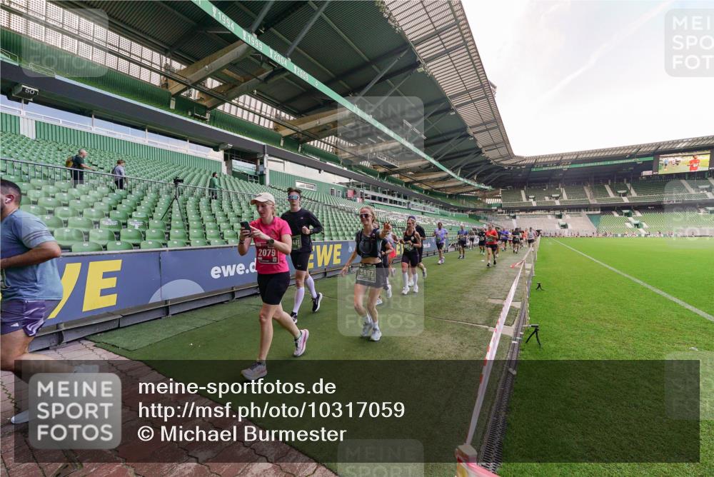 13.09.2026 - 21. swb-Marathon Bremen Michael Burmester http://msf.ph/oto/10317059 13.09.2026 13:14:17 Laufen im Stadion 183, 270, 278, 300, 349, 414, 460, 576, 600, 631, 695, 702, 768, 933, 950, 956, 1005, 1008, 1047, 1143, 1392, 1408, 1426, 1573, 1596, 1641, 1818, 1819, 1991, 2024, 2035, 2079, 2233, 2314, 2387, 2412, 2439, 2457, 2461, 2494, 2521, 2540, 2564, 2612, 2665, 2690, 2691, 2693, 2737, 2773, 2792, 2816, 2829, 2838, 2861, 2865, 2884, 2887, 2921, 2972, 2978, 3016, 3111, 3209, 3253, 3277, 3293, 3304, 3313, 3355, 3378, 3405, 3428, 3653, 3661, 3680, 4034, 4080, 4306, 703 meine-sportfotos.de