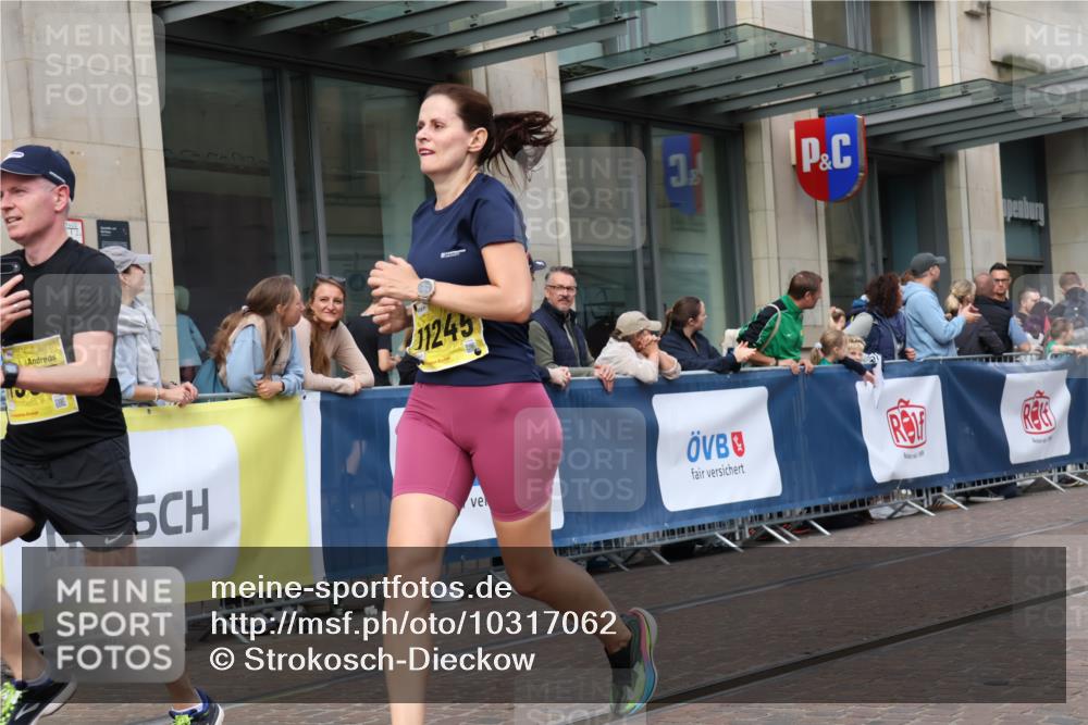 13.09.2026 - 21. swb-Marathon Bremen Strokosch-Dieckow http://msf.ph/oto/10317062 13.09.2026 10:57:32 Ziel 10078, 10460, 10559, 10565, 10707, 10728, 11136, 11153, 11245, 11332, 11532, 11568, 11824, 11856, 11863, 12222, 12228, 12231, 12264, 12427, 12551, 12555, 10166, 10177, 10226, 10300, 10394, 10517, 10518, 10578, 10687, 10969, 11106, 11245, 11365, 11480, 11498, 11609, 11667, 11734, 11965, 11966, 12037, 12111, 12263, 12372, 12382, 12383, 12400, 12411 meine-sportfotos.de