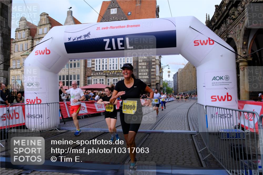 13.09.2026 - 21. swb-Marathon Bremen Tim E. http://msf.ph/oto/10317063 13.09.2026 10:57:14 Ziel 10157, 10408, 10610, 10772, 11000, 11079, 11328, 11872, 11946, 12032, 12284, 12434 meine-sportfotos.de