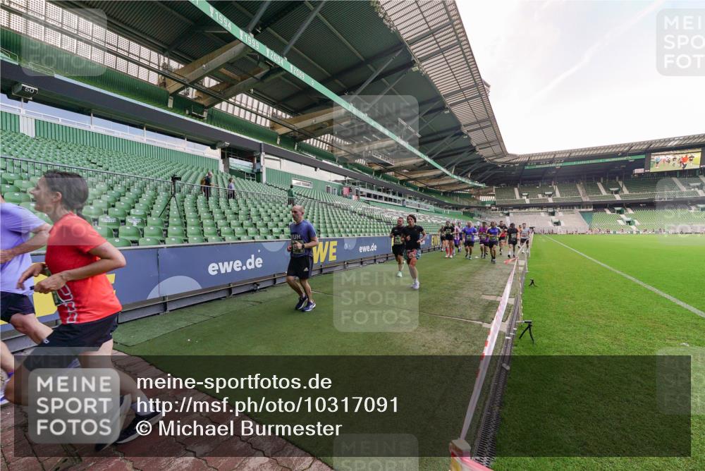 13.09.2026 - 21. swb-Marathon Bremen Michael Burmester http://msf.ph/oto/10317091 13.09.2026 13:14:21 Laufen im Stadion 183, 266, 270, 278, 300, 349, 414, 460, 576, 600, 631, 695, 702, 768, 950, 956, 1005, 1008, 1047, 1143, 1392, 1408, 1426, 1573, 1596, 1641, 1818, 1819, 1991, 2024, 2035, 2079, 2233, 2314, 2387, 2412, 2439, 2457, 2461, 2466, 2484, 2494, 2521, 2540, 2564, 2612, 2665, 2690, 2691, 2693, 2737, 2773, 2792, 2816, 2829, 2838, 2861, 2865, 2884, 2887, 2921, 2972, 2978, 3016, 3111, 3209, 3253, 3277, 3304, 3313, 3355, 3378, 3405, 3428, 3653, 3661, 3670, 3680, 4034, 4080, 4306, 703 meine-sportfotos.de