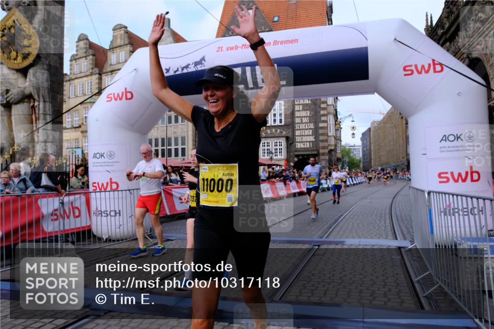 13.09.2026 - 21. swb-Marathon Bremen Tim E. http://msf.ph/oto/10317118 13.09.2026 10:57:15 Ziel 10157, 10408, 10610, 10772, 11000, 11079, 11328, 11872, 11946, 12032, 12284, 12434 meine-sportfotos.de