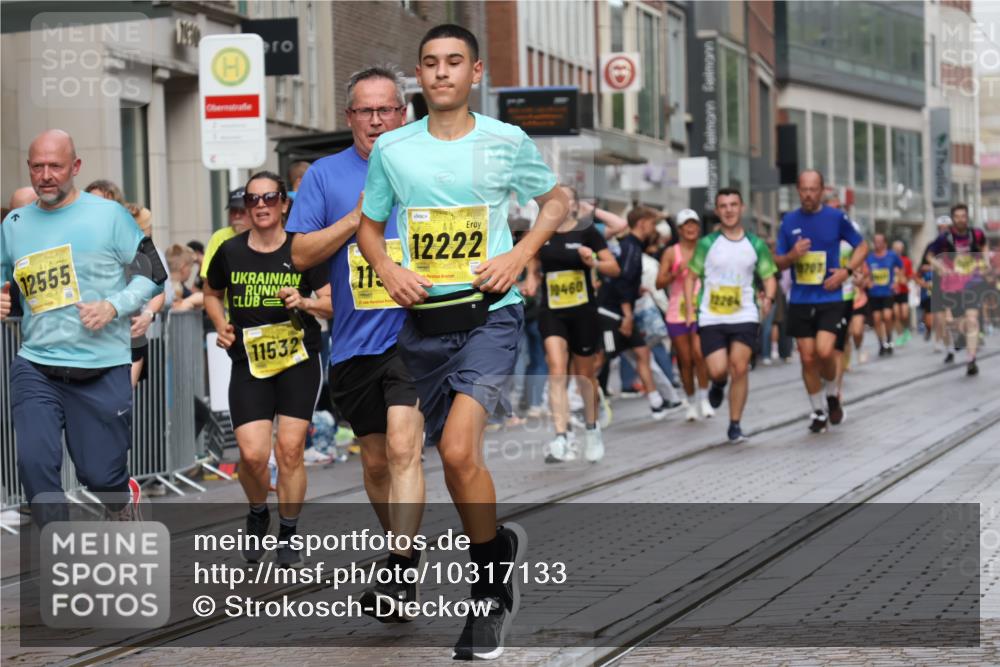13.09.2026 - 21. swb-Marathon Bremen Strokosch-Dieckow http://msf.ph/oto/10317133 13.09.2026 10:57:34 Ziel 10078, 10460, 10543, 10559, 10565, 10707, 10728, 10826, 11136, 11153, 11332, 11532, 11568, 11824, 11856, 11863, 12222, 12228, 12231, 12264, 12427, 12551, 12555, 10166, 10177, 10226, 10300, 10394, 10517, 10518, 10687, 10969, 11106, 11245, 11365, 11480, 11498, 11609, 11734, 11965, 11966, 12037, 12111, 12222, 12263, 12372, 12382, 12383, 12400, 12411 meine-sportfotos.de