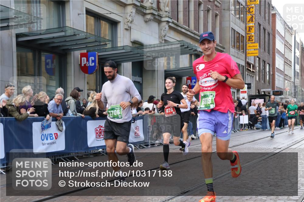 13.09.2026 - 21. swb-Marathon Bremen Strokosch-Dieckow http://msf.ph/oto/10317138 13.09.2026 13:16:39 Ziel 385, 472, 675, 734, 827, 1970, 2319, 2473, 2809, 3246, 3706, 3716, 3961, 4135, 4137, 4156, 5772, 6049, 6531, 6535, 6624, 6704, 6819, 6953, 7284, 7297, 7387, 8111, 8418, 8858, 696, 755, 792, 816, 985, 1076, 1162, 2474, 2604, 4485, 5255, 5554, 5963, 6367, 7053, 7603, 7801, 7875, 8171, 8288 meine-sportfotos.de