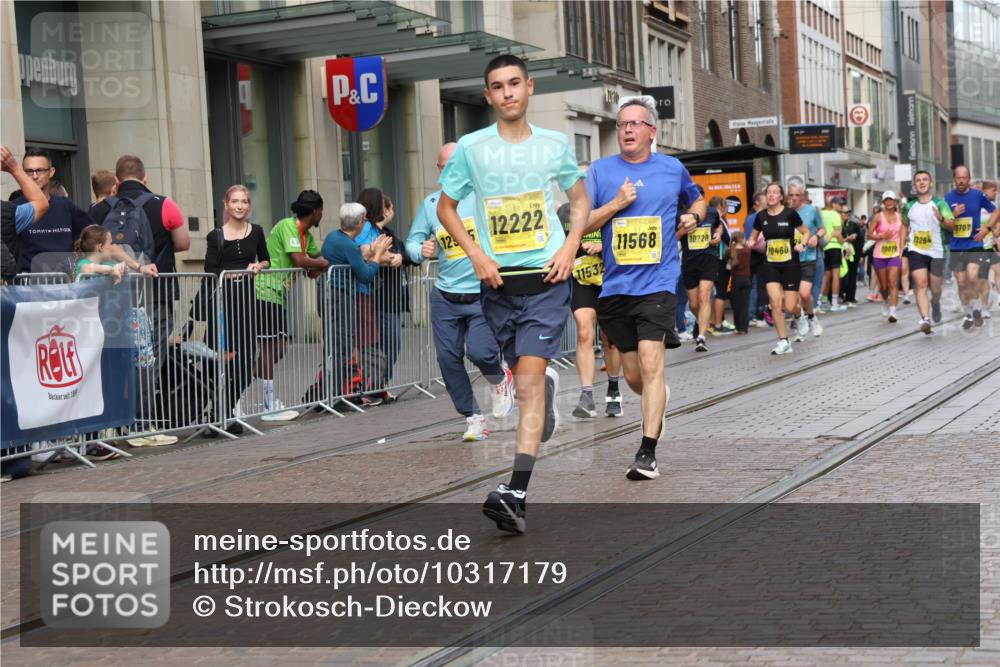 13.09.2026 - 21. swb-Marathon Bremen Strokosch-Dieckow http://msf.ph/oto/10317179 13.09.2026 10:57:35 Ziel 10078, 10460, 10543, 10559, 10565, 10604, 10707, 10728, 10826, 11136, 11153, 11332, 11532, 11568, 11824, 11856, 11863, 12228, 12231, 12264, 12427, 12551, 12555, 10177, 10226, 10300, 10394, 10517, 10518, 10687, 11106, 11245, 11365, 11480, 11498, 11609, 11734, 11965, 11966, 12037, 12111, 12222, 12263, 12372, 12382, 12383, 12400, 12411 meine-sportfotos.de